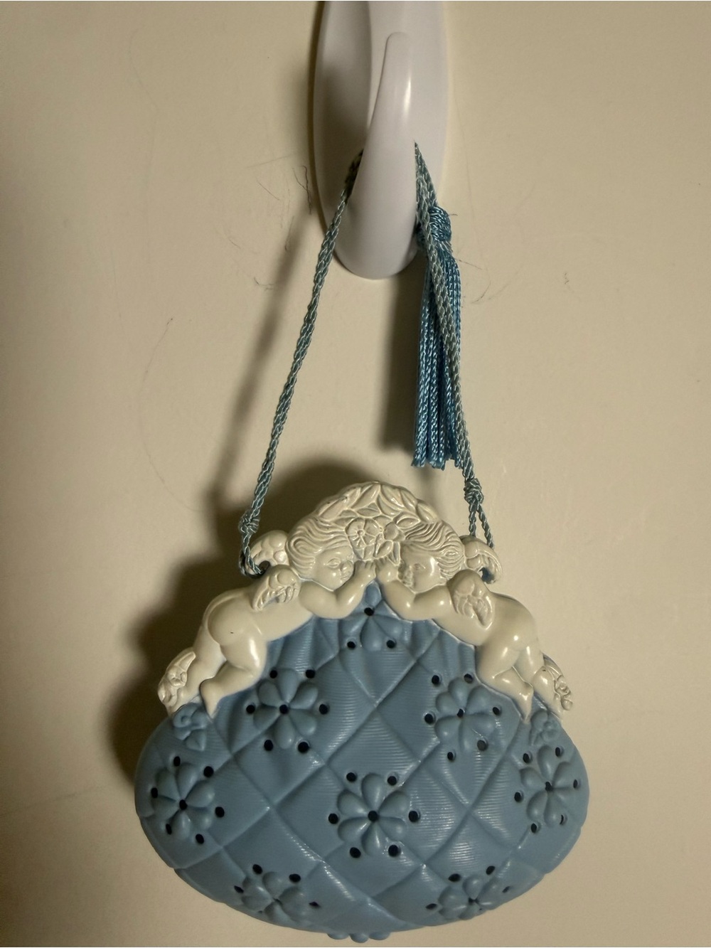 Avon Sweet Cherubs Closet Pomander